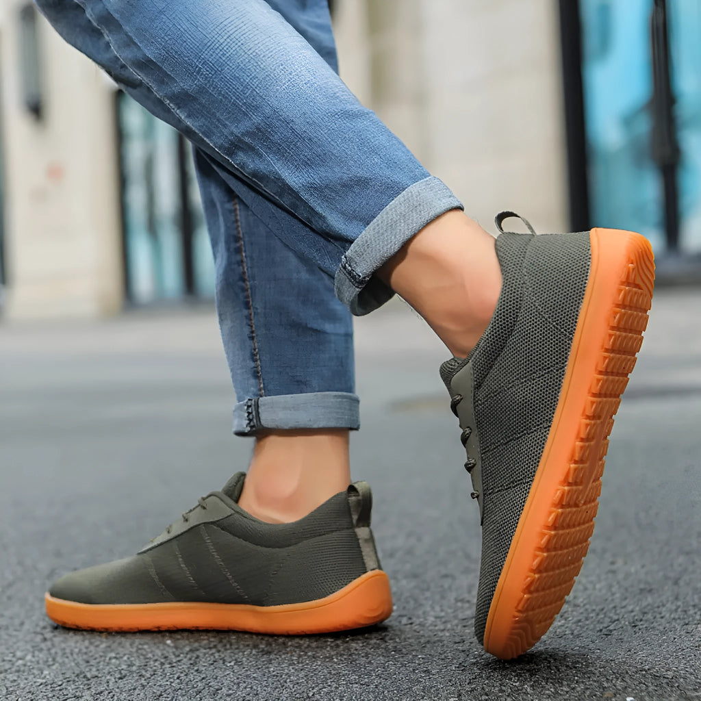 Men's wide toe walking shoes in solid colour with Flyknit upper and non-slip rubber outsole