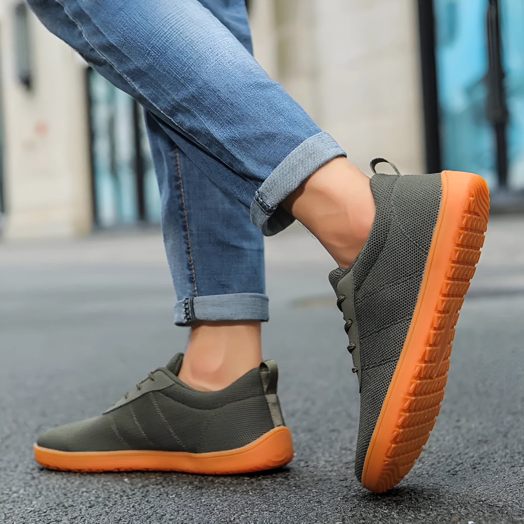 Men's wide toe walking shoes in solid colour with Flyknit upper and non-slip rubber outsole