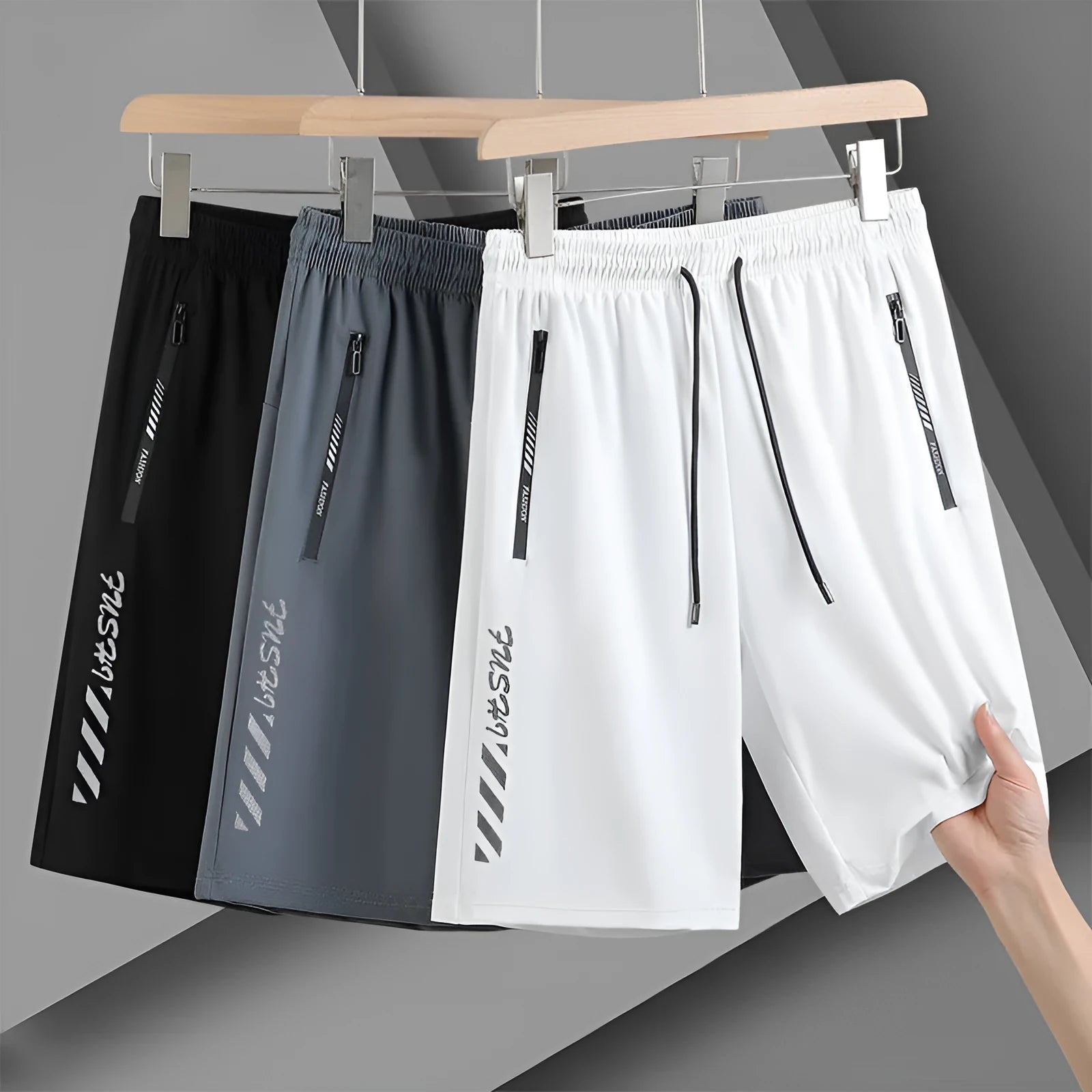 Men's quick-drying nylon sports shorts in loose fit with fifth length and medium elastic waistband