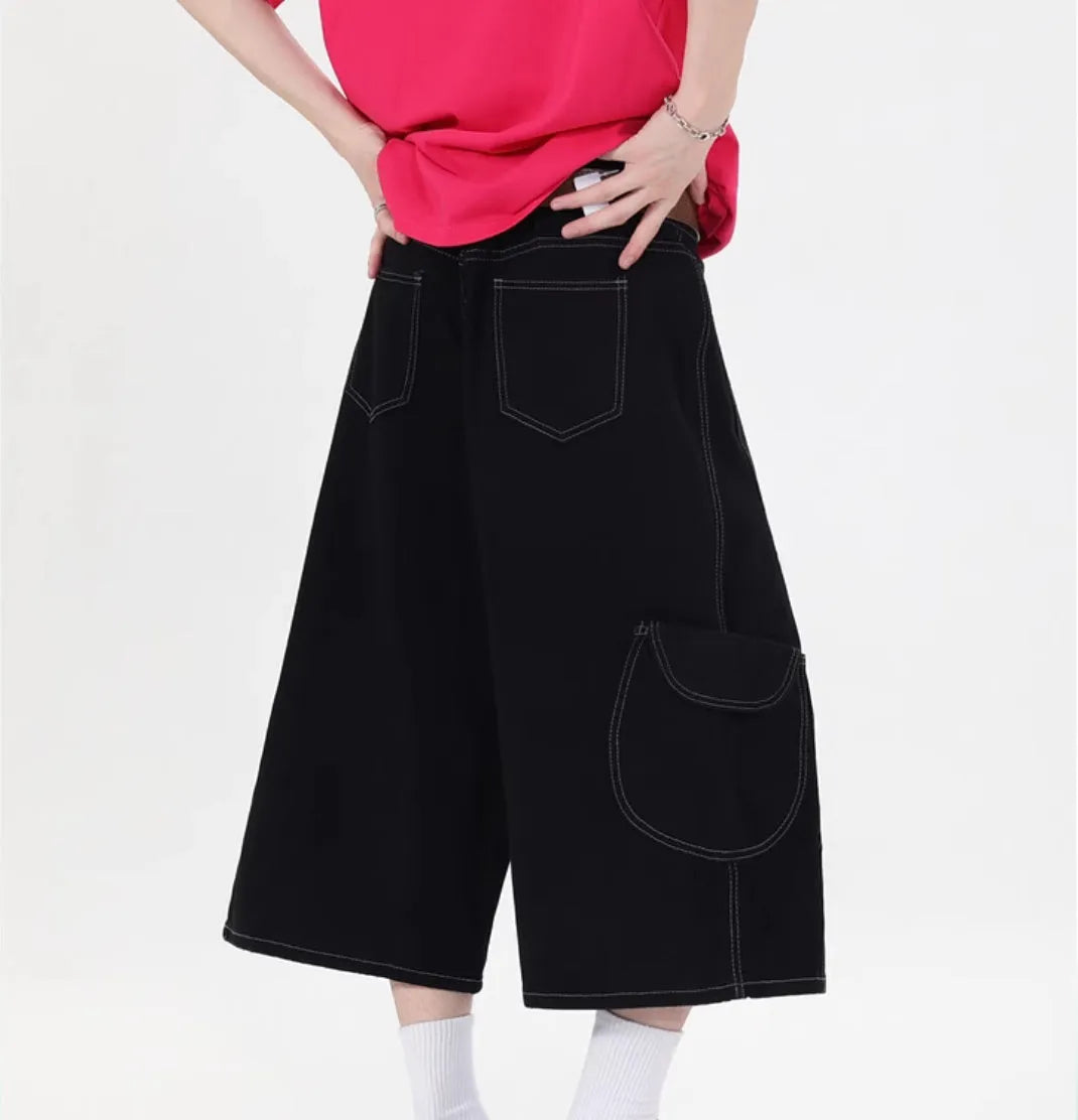 Retro denim workwear shorts with multiple pockets and wide leg design in black colour