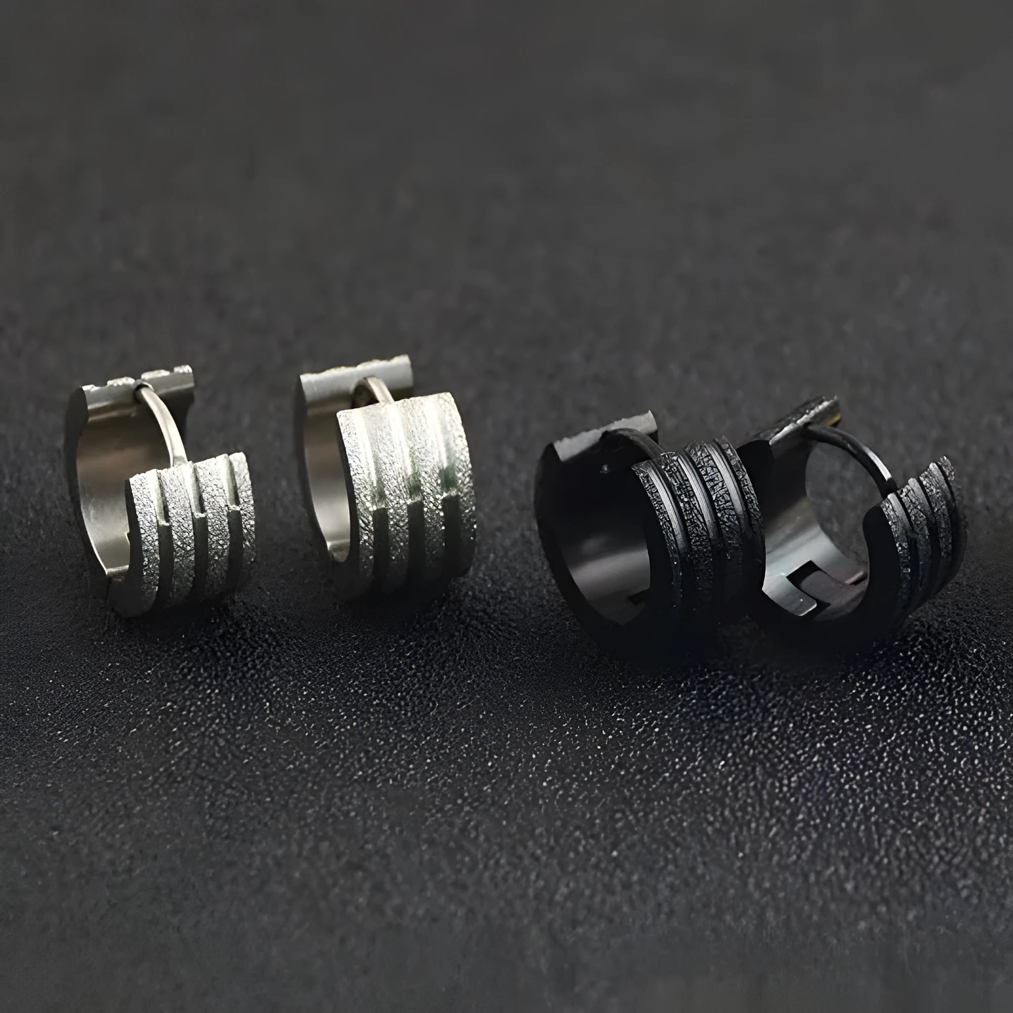 Geometric three-line frosted earrings in titanium steel with electroplated finish