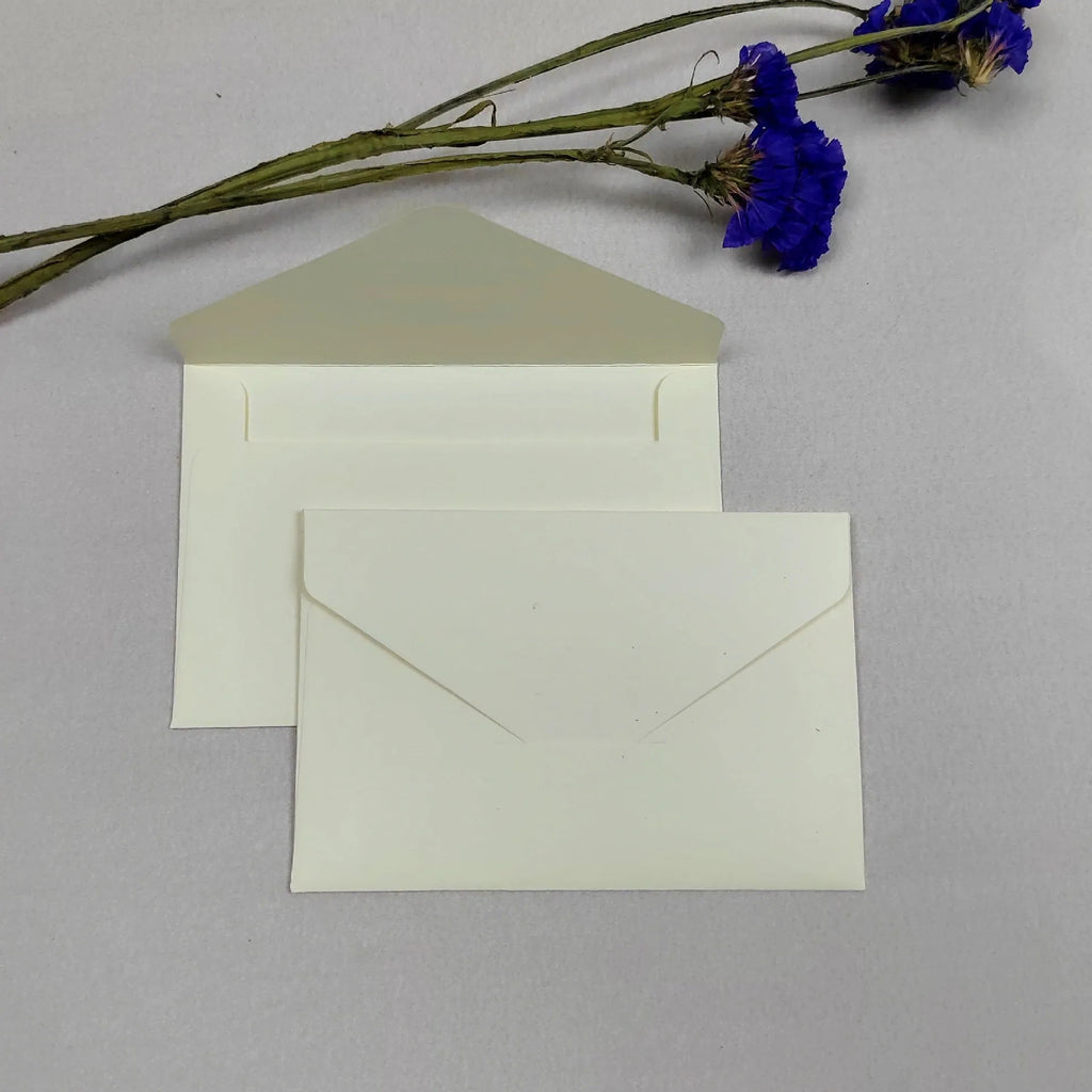 Pack of 100 kraft paper mini envelopes in beige, black, light brown, red, and white