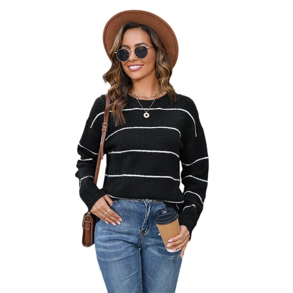 Women's striped loose fit pullover sweater with round neck and regular sleeves in black and white