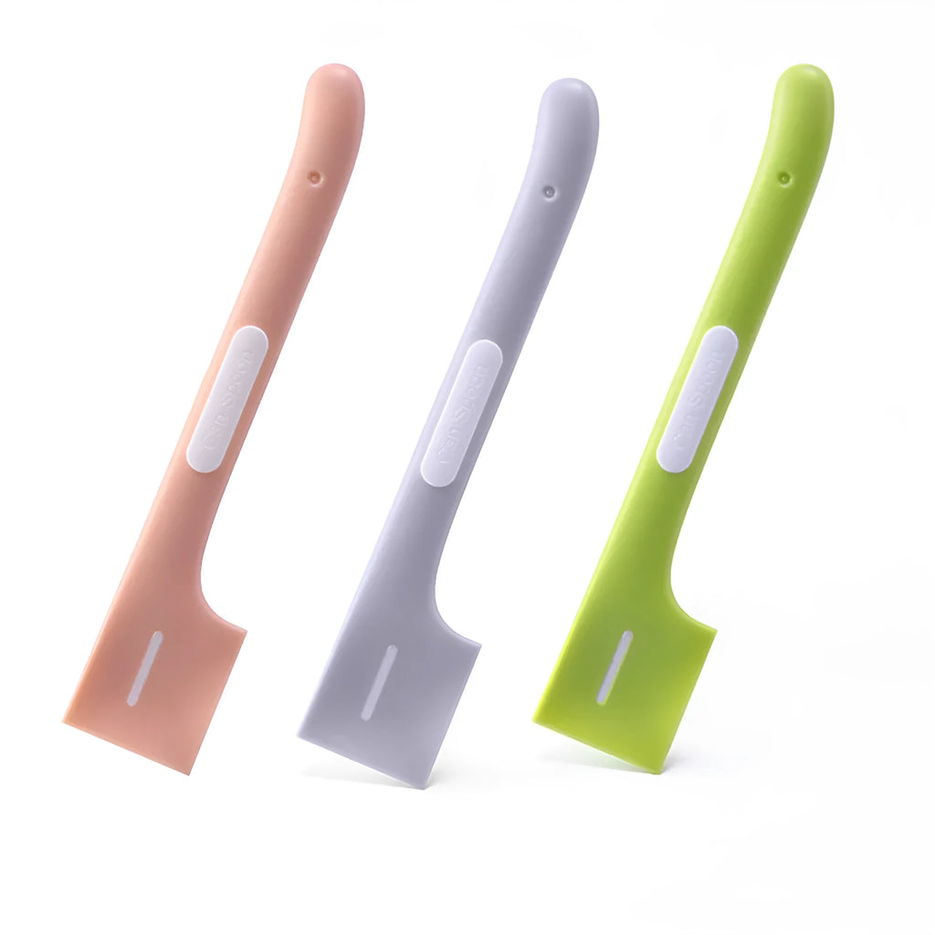 Long-handle pet feeding spoon with right-angle design for cat dog wet food cans in green colour