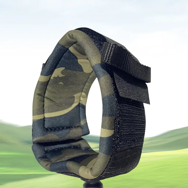 Surfboard hand holding rope showing pulp rope construction with elastic properties for 50kg tension capacity