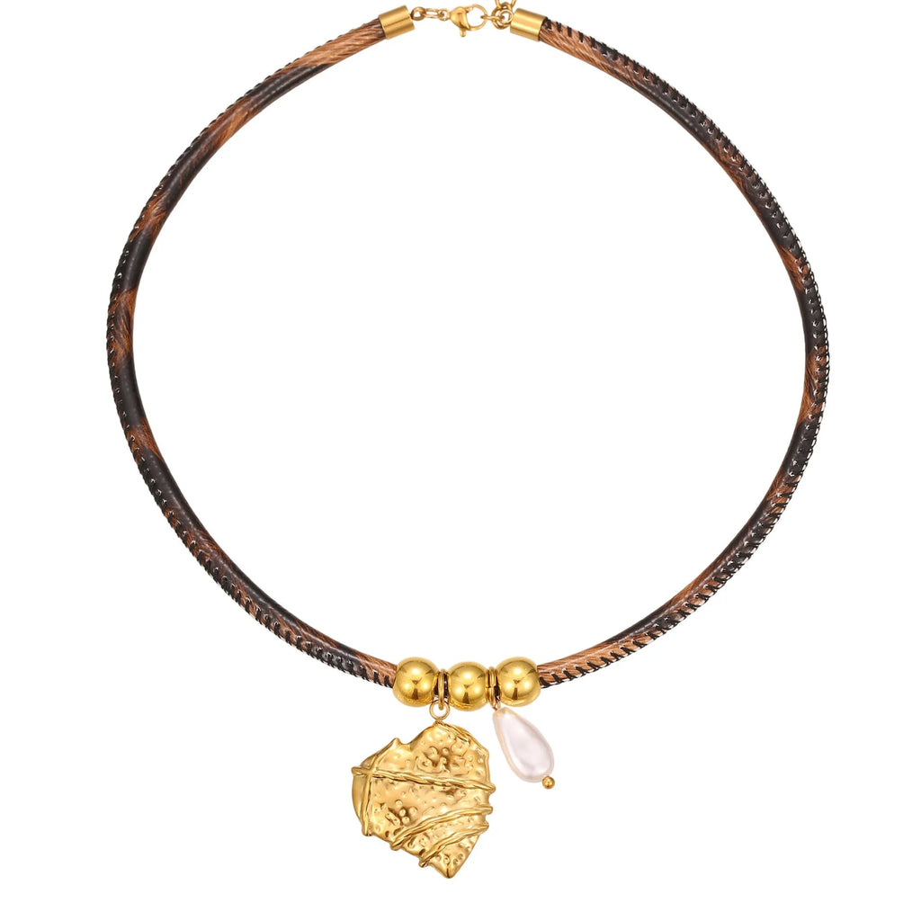 Women's stainless steel leopard necklace with geometric pendant and adjustable chain length