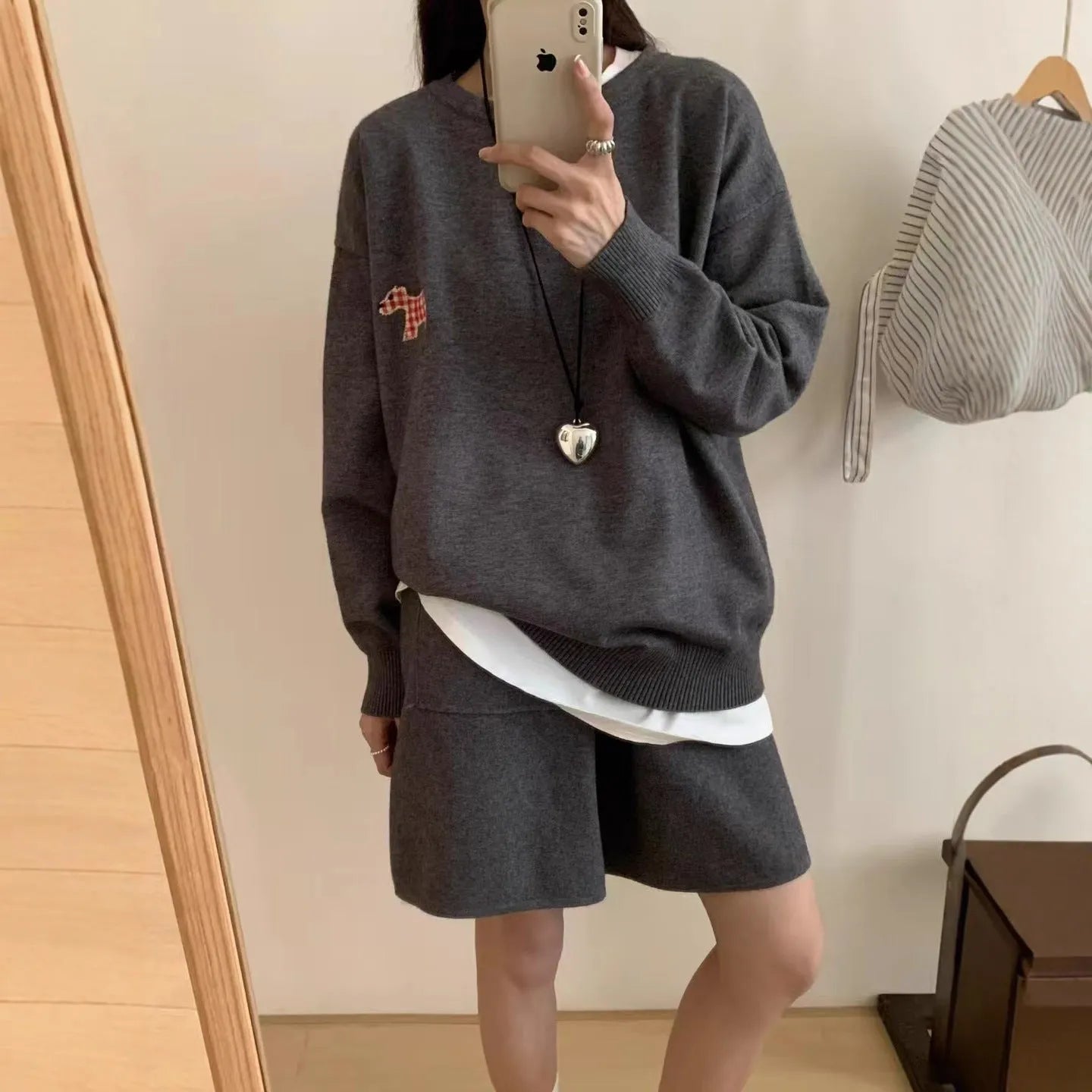 Women's casual knitted sweater shorts suit with animal embroidery pattern in imitation cashmere fabric