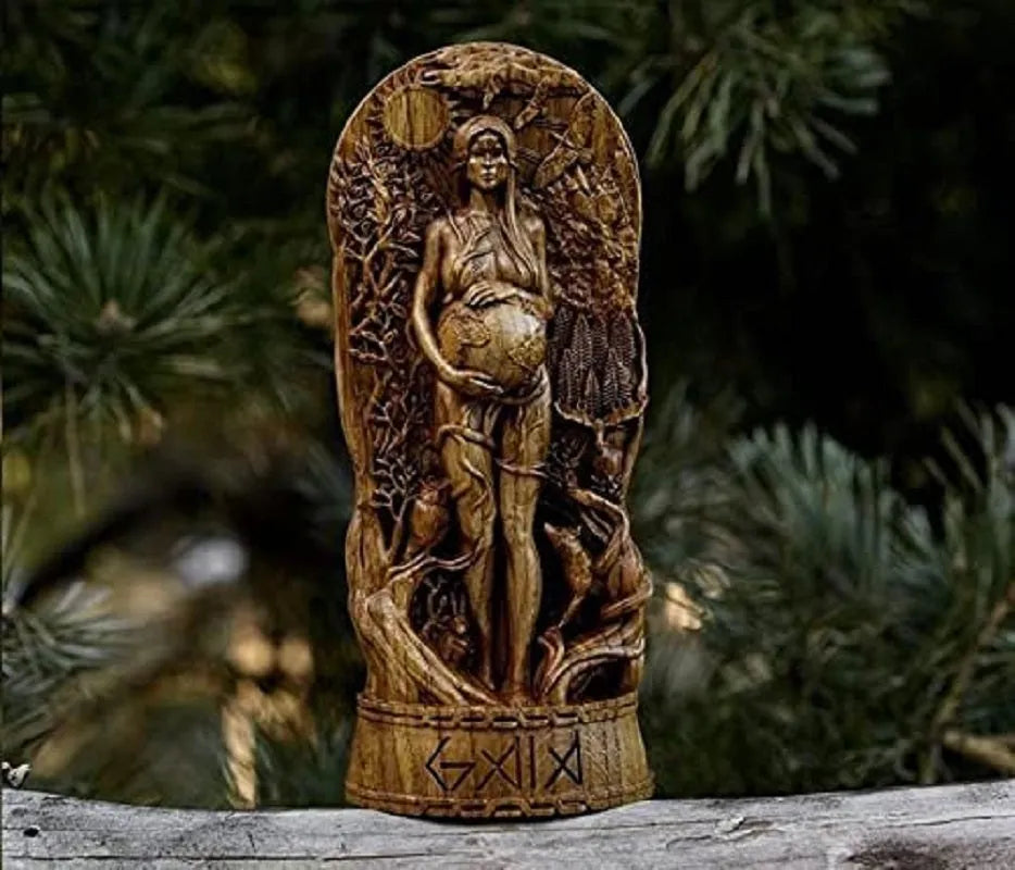 22cm tall synthetic resin Greek Goddess statue on 9x3cm base