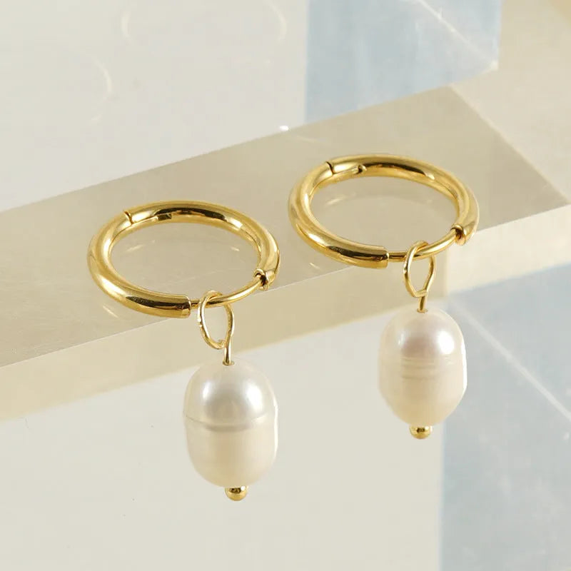 Gold geometric women's earrings with a central pearl, made from stainless steel and titanium steel.