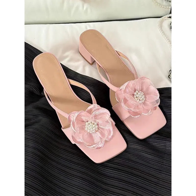 Women's Korean-style sandals with square toe and chunky heel in satin material, cream-white colour option