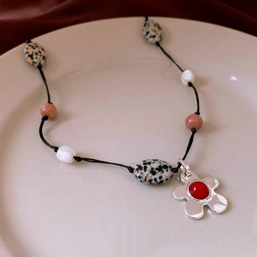 Stone shell beaded flower pendant necklace on adjustable clavicle chain, electroplated alloy, silver-gold colour, simple ethnic style