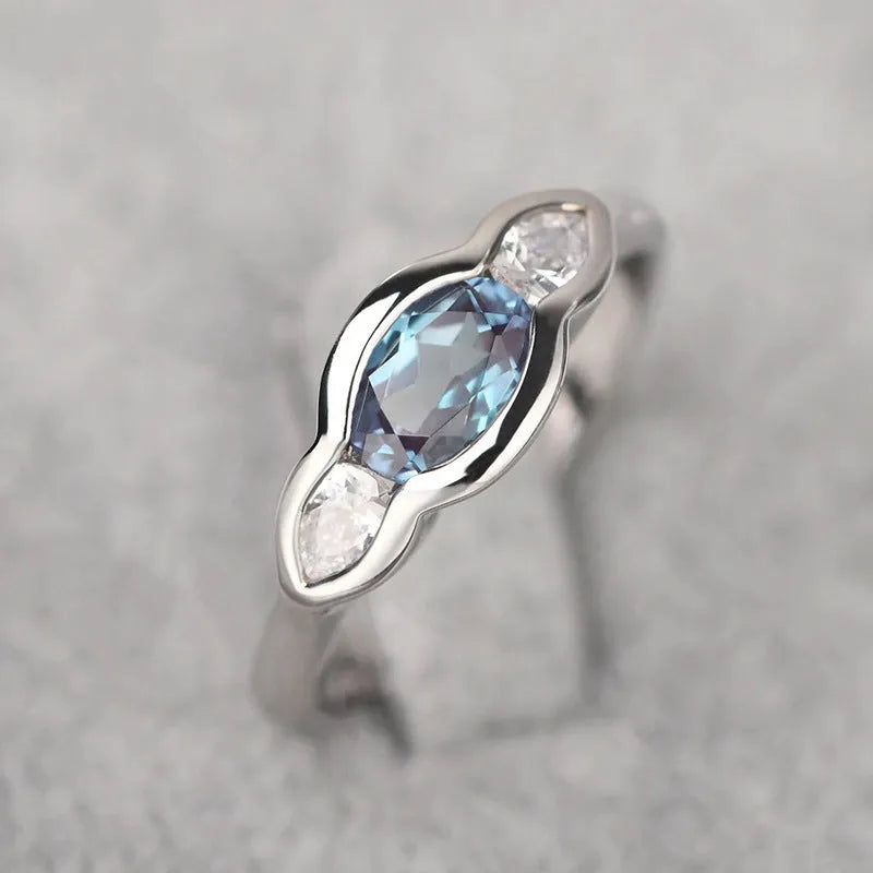 Geometric ellipse women's ring with inlaid zircon stones in Q941 white gold finish on copper