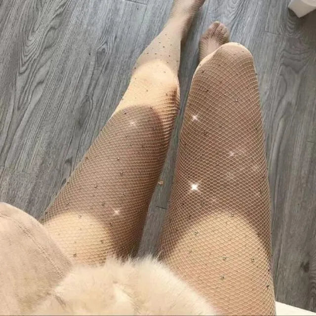 Women's fishnet stockings with diamond mesh pattern in thin nylon fabric