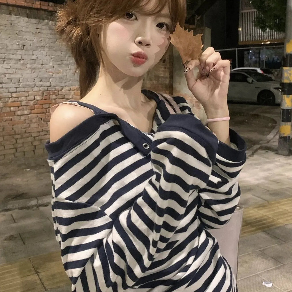 Women's dark blue Korean-style oversized T-shirt with embroidery and stripe pattern detail