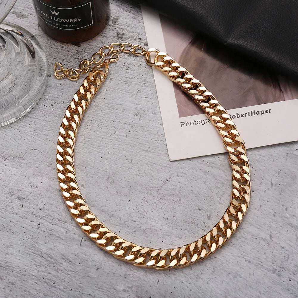 Gold thick chain women's necklace with 32cm length and electroplated alloy construction