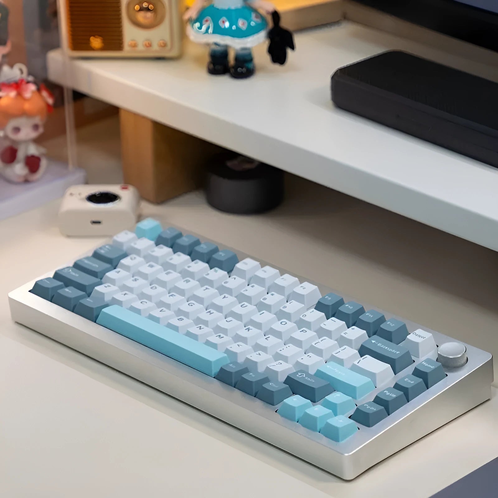 Heiji Snake aluminium mechanical keyboard kit with keycap puller and USB receiver on a desk.