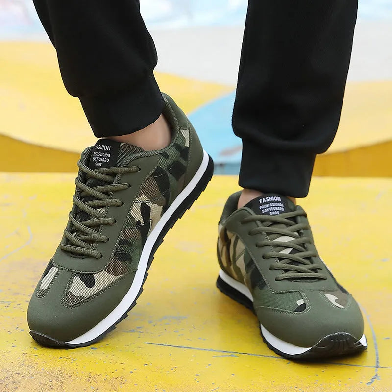 Camouflage pattern suede sports running shoes with low-top design and mesh lining