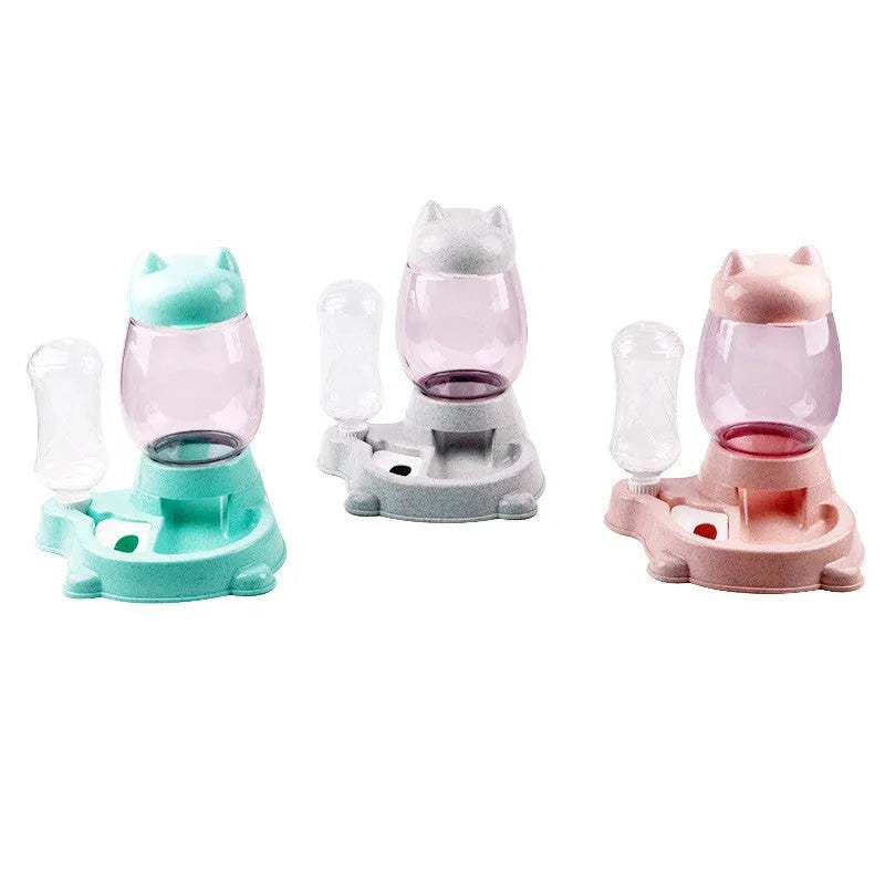 Pet automatic feeder two-in-one with green PP resin body, 300ml water bottle and 800ml feeding bucket on non-slip base