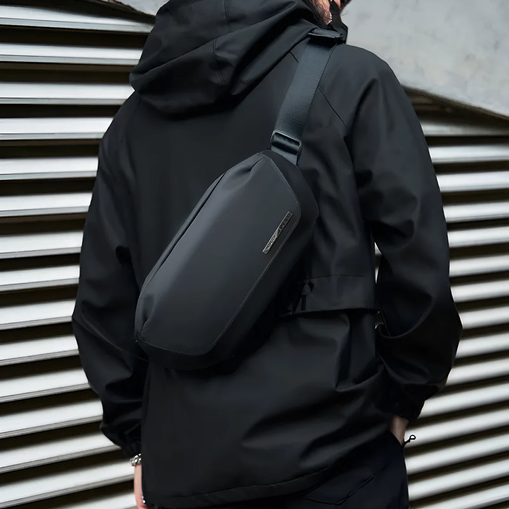 Black men's Oxford cloth messenger bag with one-shoulder riding design