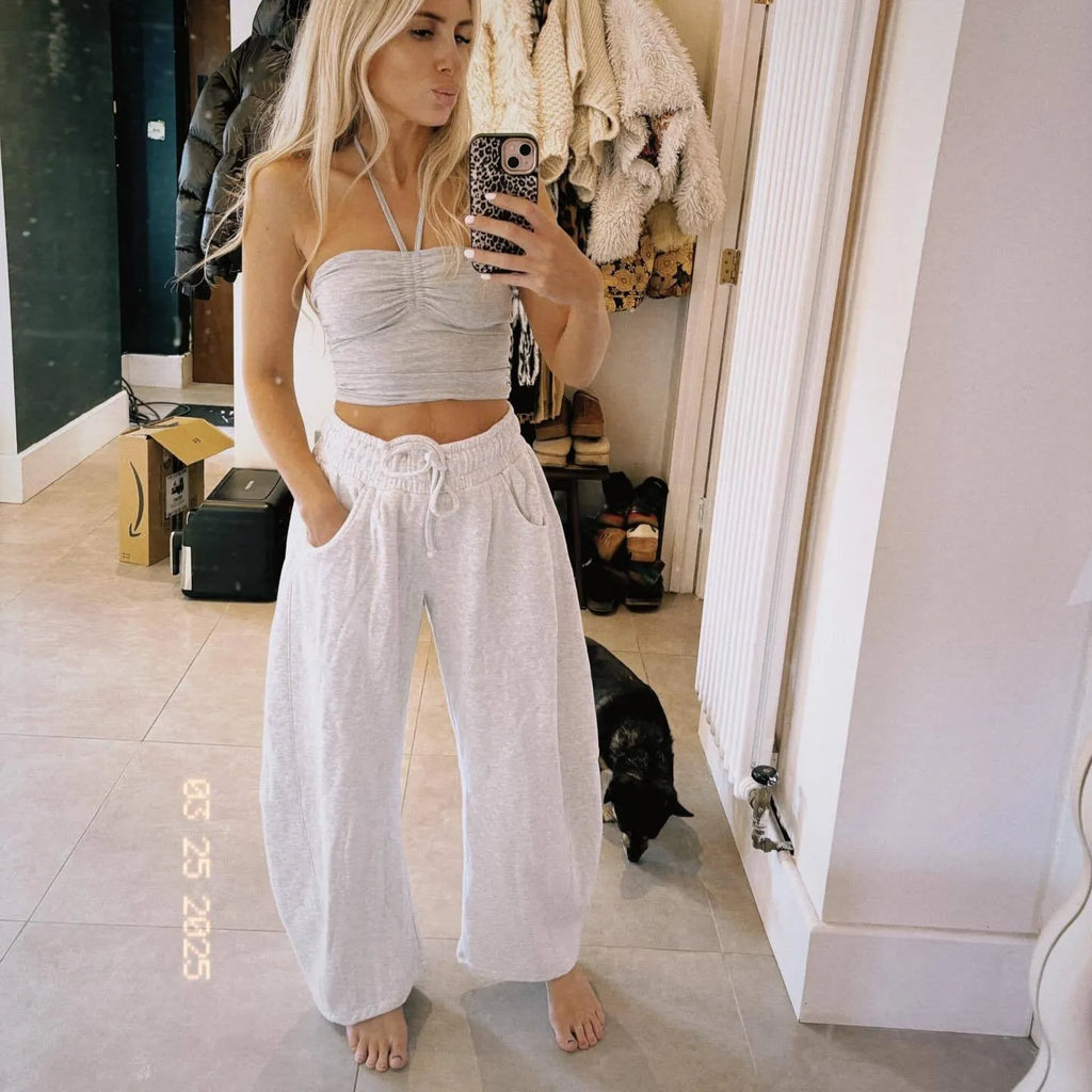 Loose cropped sweatpants with elastic drawstring waist and side pockets in apricot colour