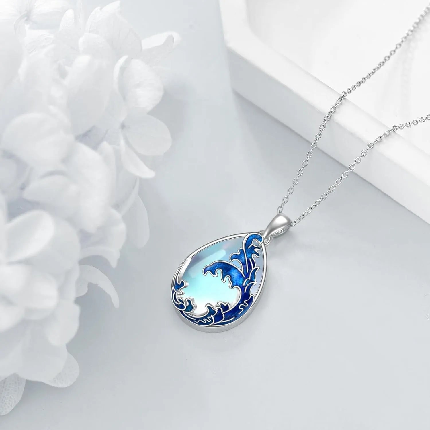 Blue heart-shaped alloy pendant on a chain, HAILANG women's necklace.