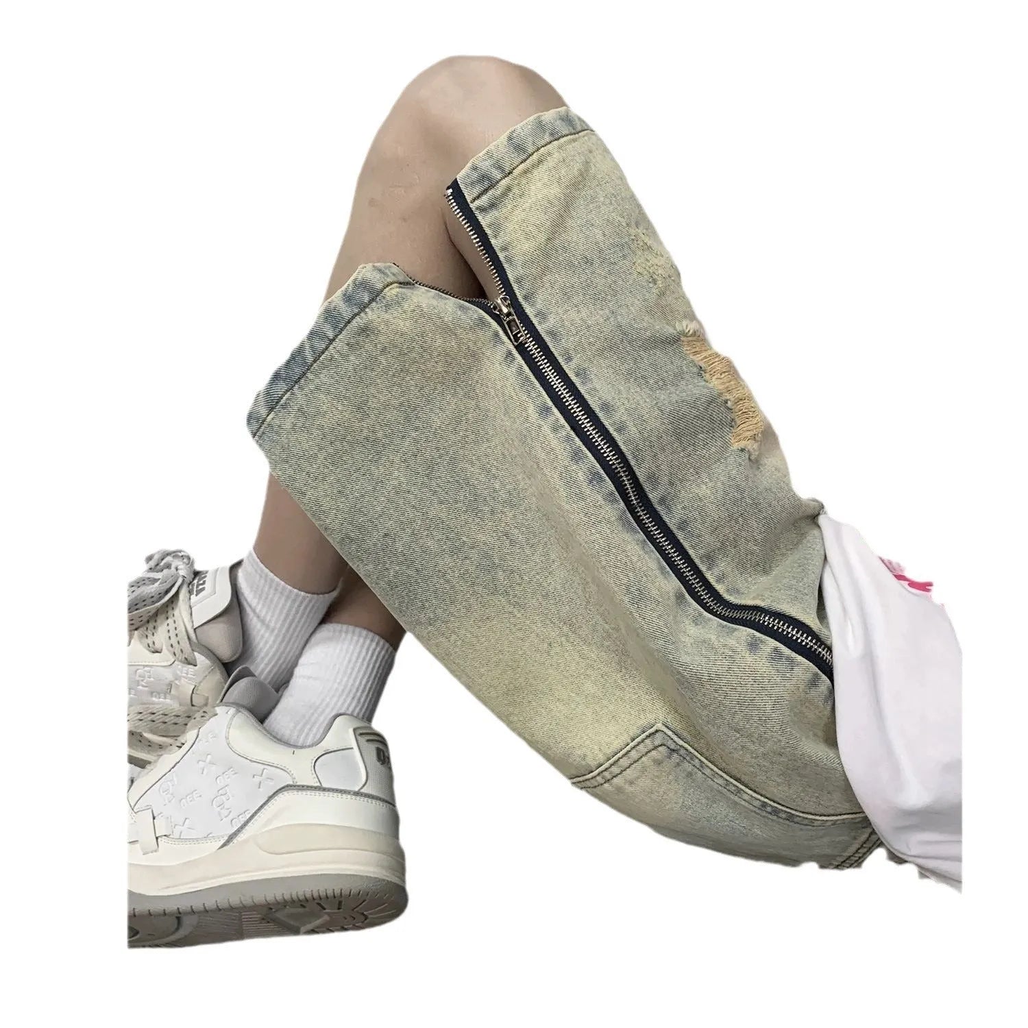 Men's blue denim shorts with loose five-point cut and yellow mud ripped detailing, button fly, straight leg