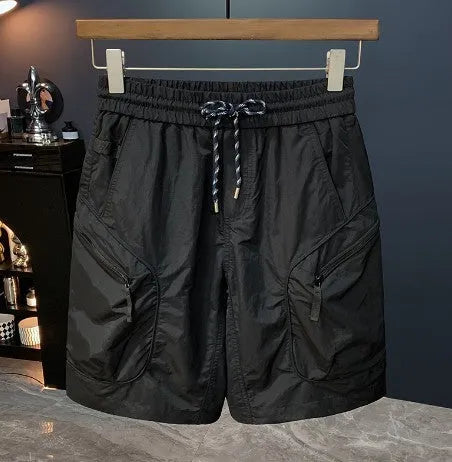 Men's camouflage cargo shorts with cargo pockets in loose fit design
