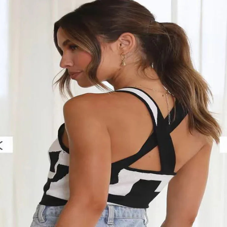Women's U-collar camisole in contrast colour with street fashion styling