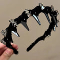 Non-slip velvet hairband with crystal wave decoration in wine red colour.