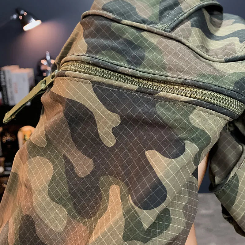 Men's camouflage cargo shorts with cargo pockets in loose fit design