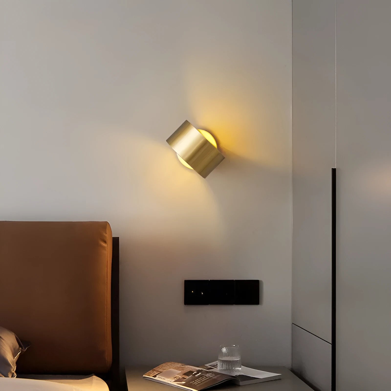 Modern simple copper wall lamp in black or gold finish with 220V UK voltage