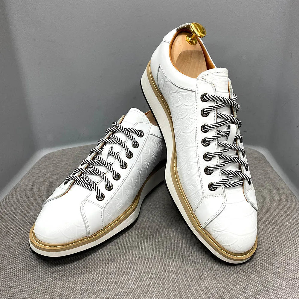 Men's low-tube casual shoes with an embossed pattern on the upper and front tie lacing.