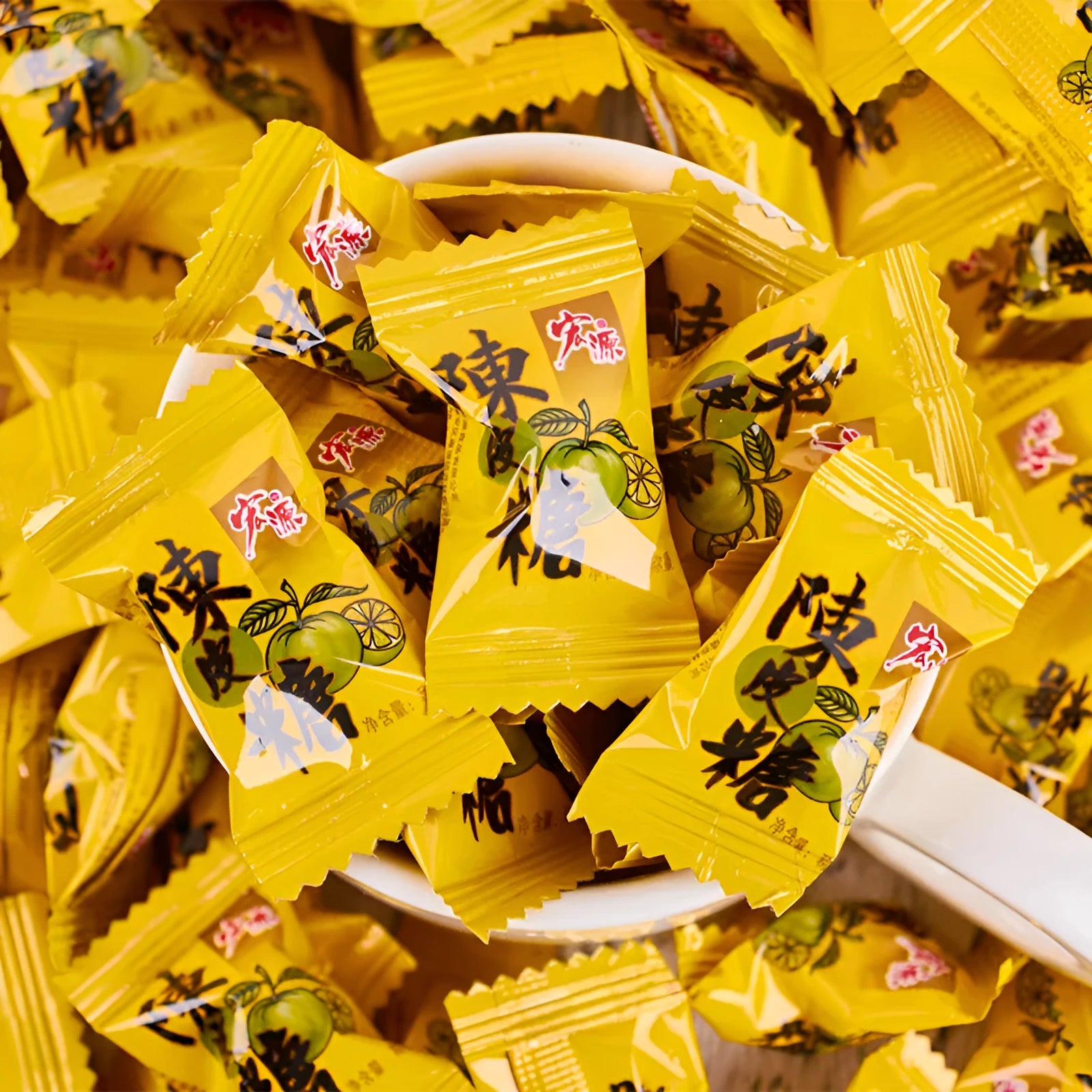Bag containing three packs of hard candy: guava flavour, plum sugar, and tangerine peel candy, totalling 1055g.