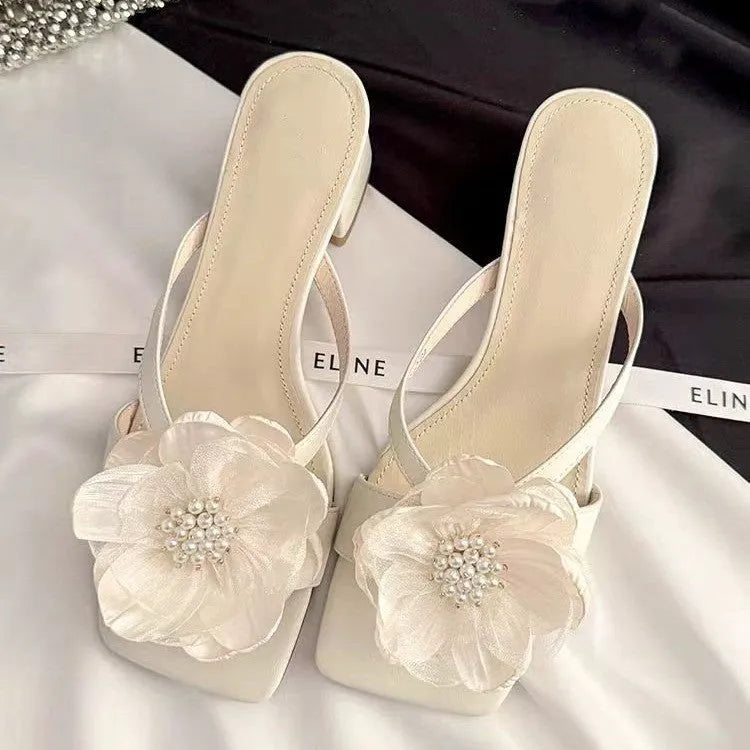 Women's Korean-style sandals with square toe and chunky heel in satin material, cream-white colour option
