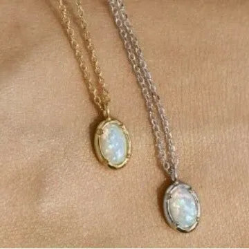Oval geometric pendant necklace in S925 silver with gold or white gold plating on model