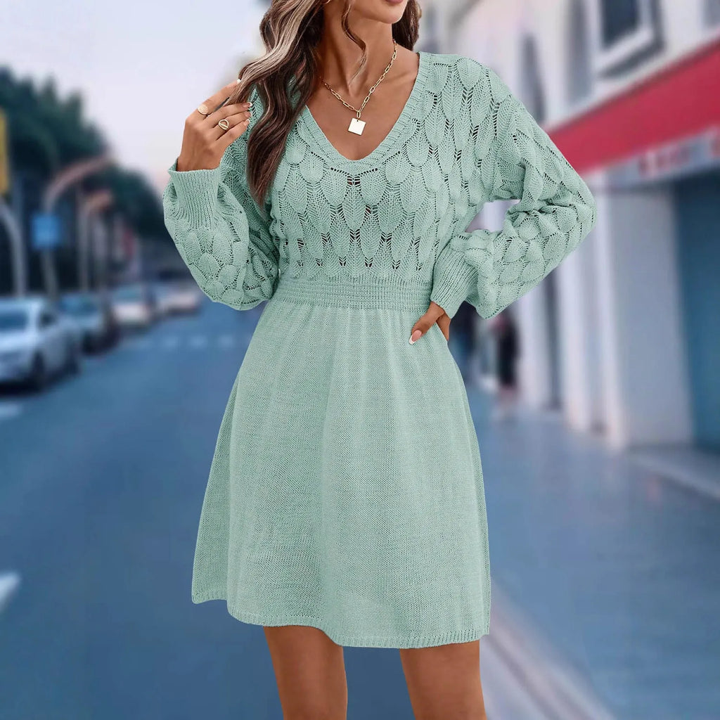 Women's artistic retro V-neck beach dress with long sleeves, high waist, and a 3D pattern.