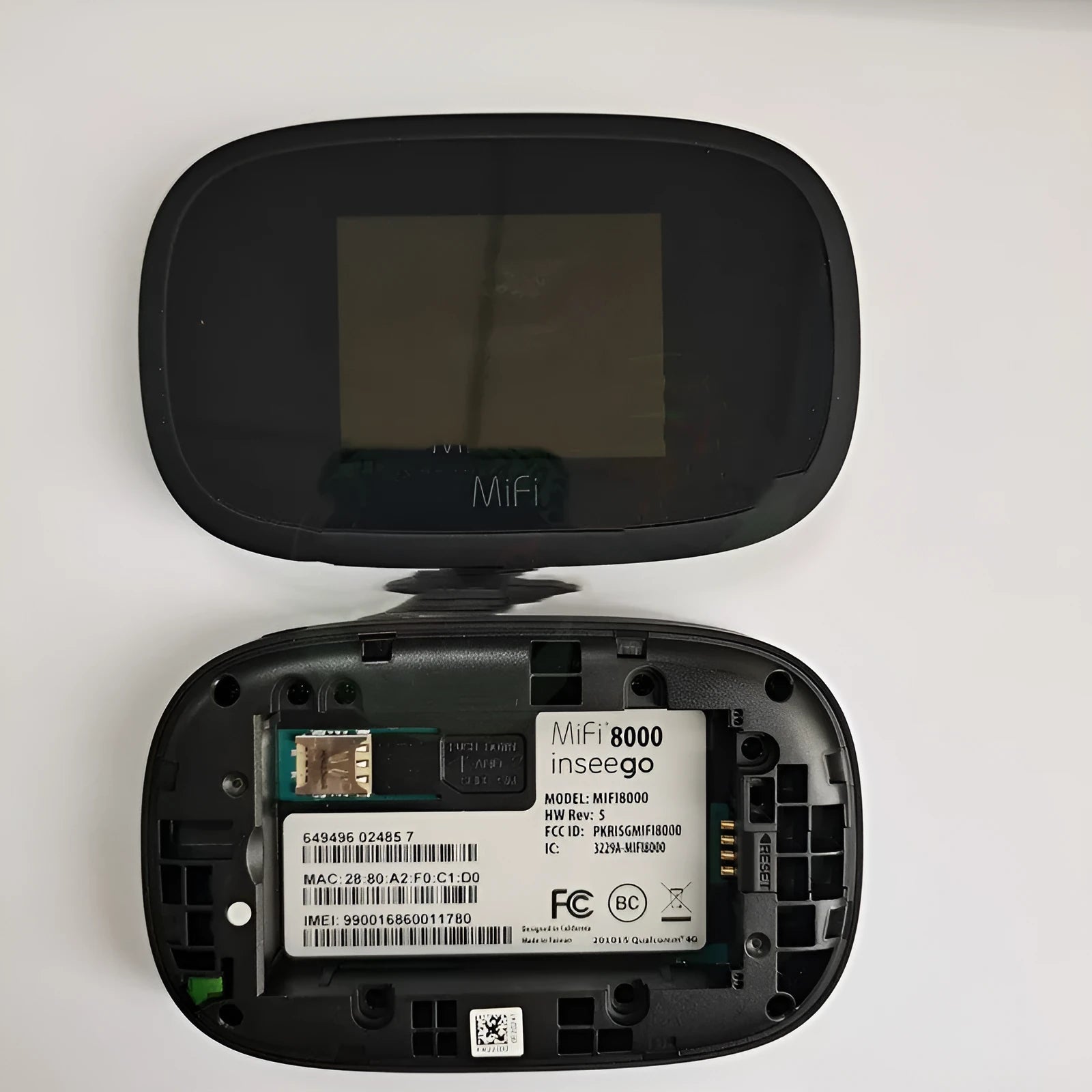 Black portable 4G WiFi router with compact design measuring 10x20x3cm