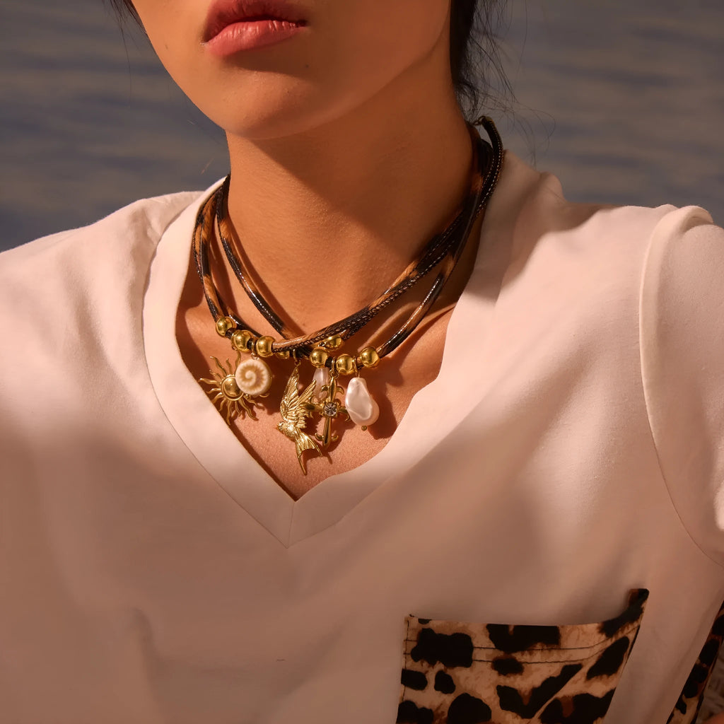 Women's stainless steel leopard necklace with geometric pendant and adjustable chain length