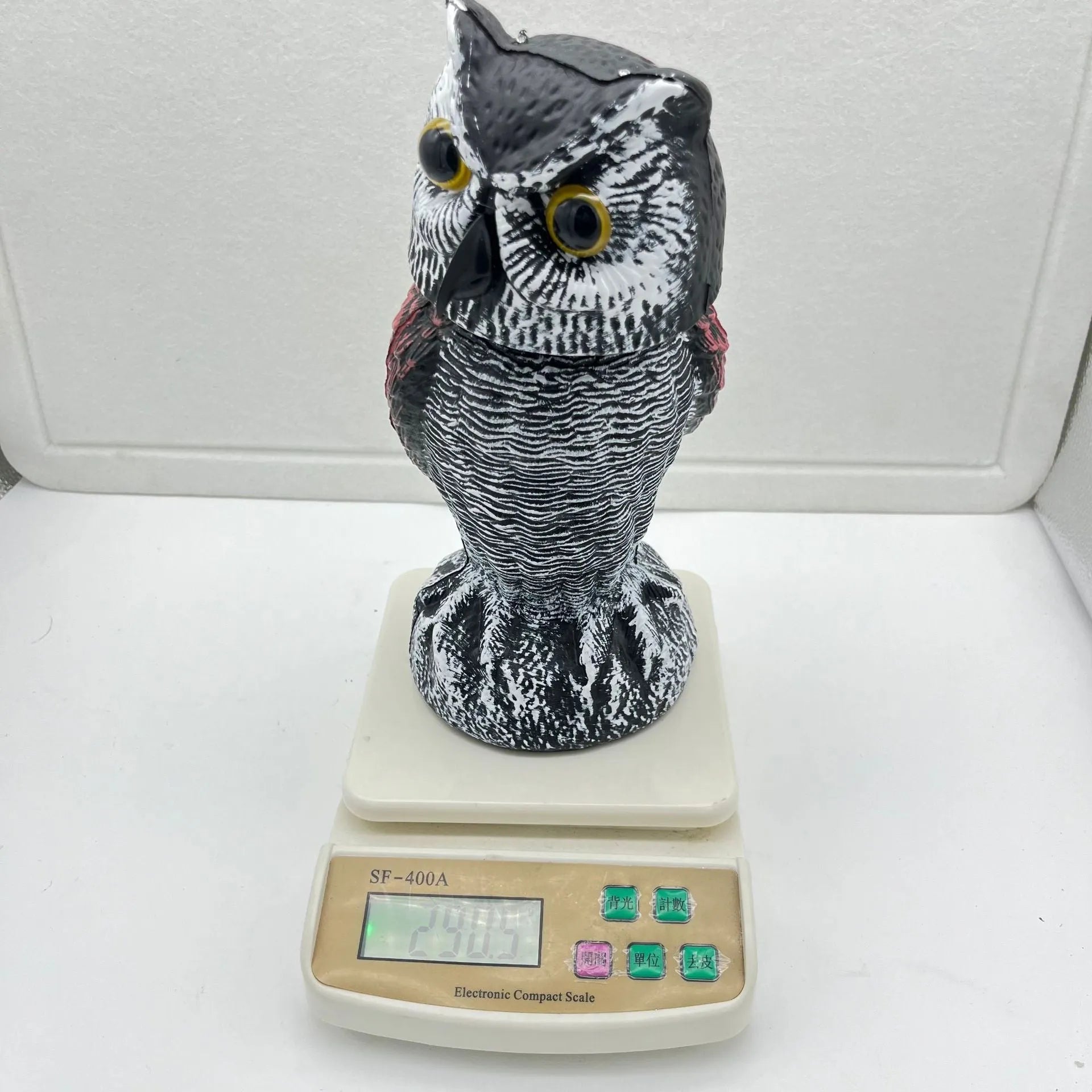 Plastic artificial owl bird deterrent ornament with shaking head design for outdoor pest control