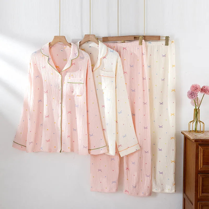 Women's cotton pajama set with long sleeves and trousers in lightweight crepe fabric