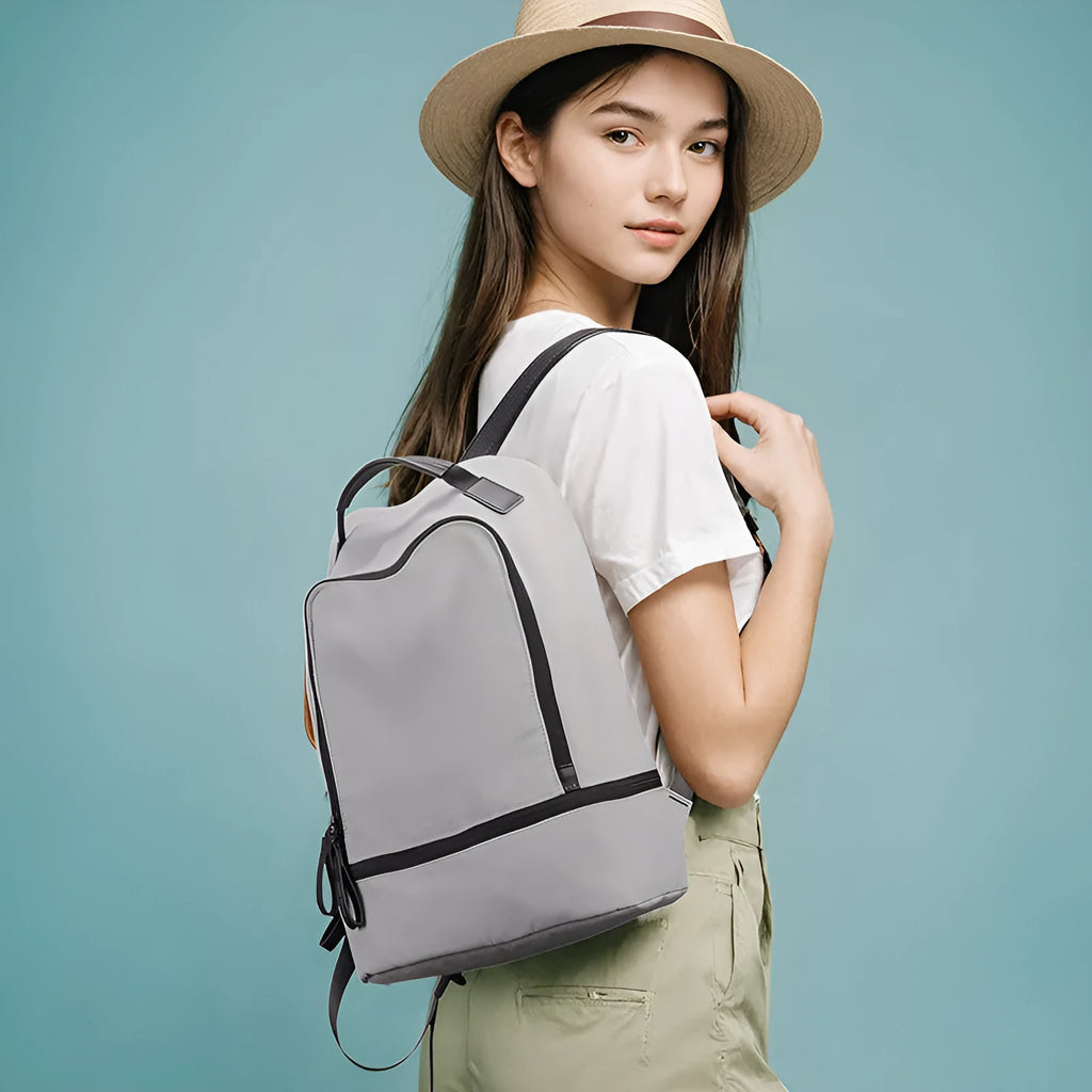 Ultra-light Oxford cloth travel backpack in solid colour with urban simplicity style