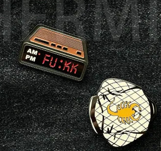 Creative Home black metal retro alarm clock brooch pin with original design on a jacket lapel