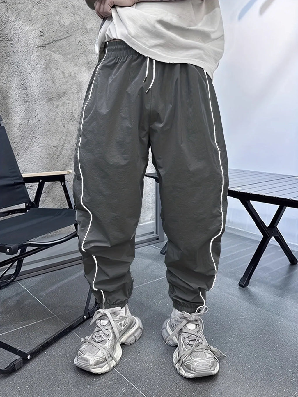 Men's loose-fit cropped casual trousers in bamboo fibre, shown in Army Green colour.