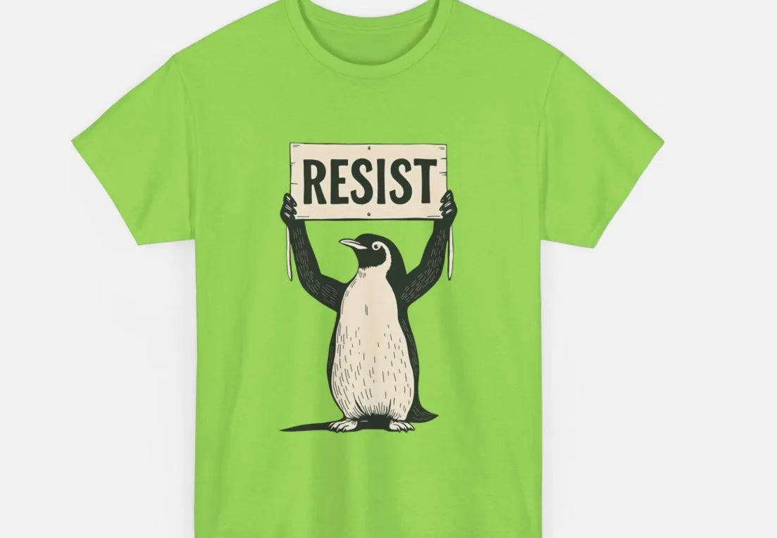 Straight cut cotton summer t-shirt in black, green or white with short sleeves and round neck