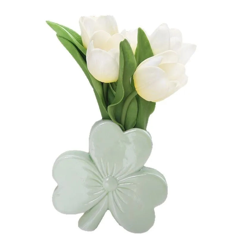 Clover ceramic vase 15cm European style in white porcelain with floral arrangement