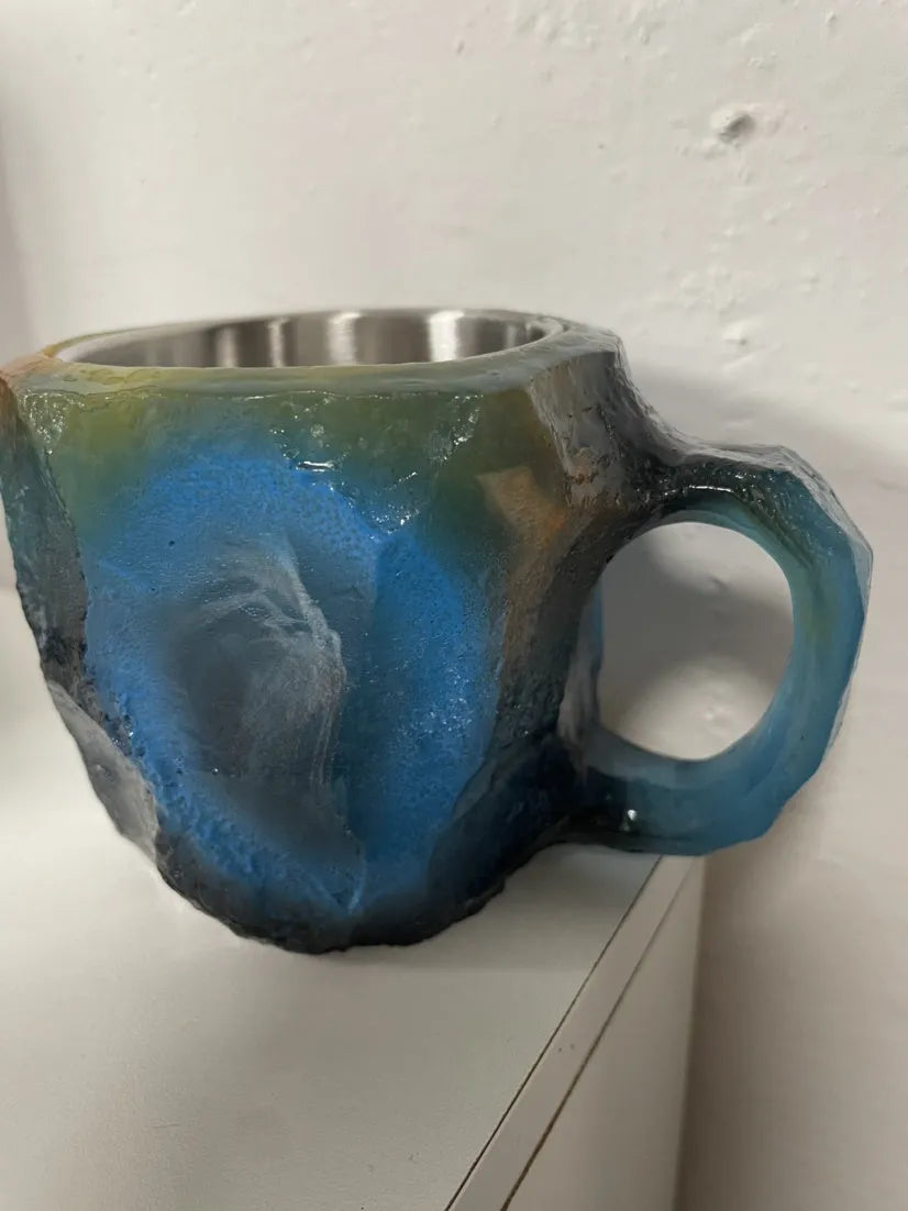 400ml resin coffee mug with handle in a choice of colours including blue, purple, and rock pattern.